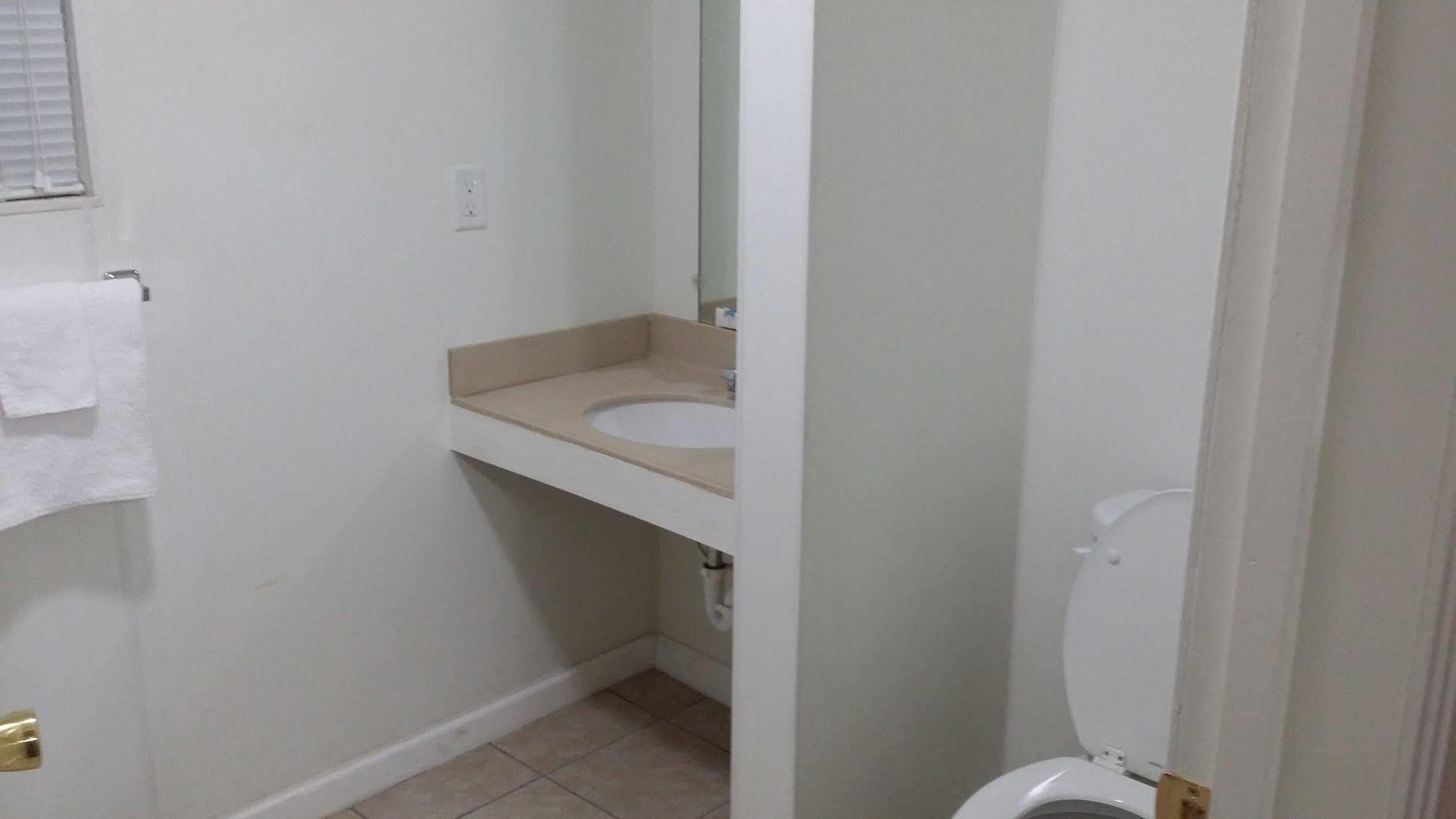 Country Inn Motel Oakdale 외부 사진
